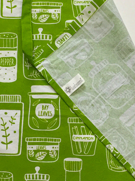 Lushomes Green Printed Apron and Printed Oven Glove (Apron Size 60 x 80 cms and Glove Size 18 x 30 cms Pack of 2) (Green)