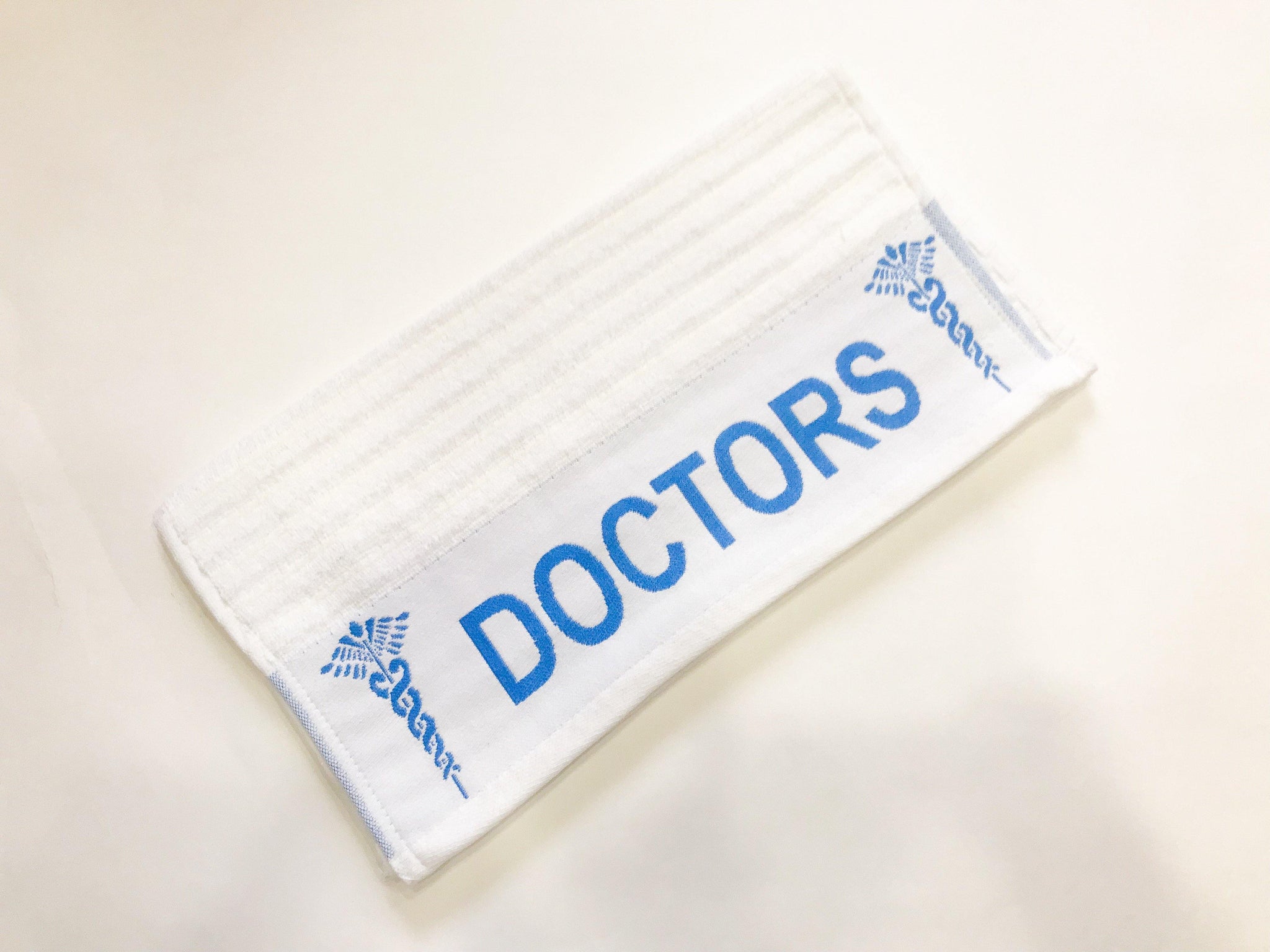 Lushomes White With Blue Border 100 % cotton super Absorbant Doctor Towel 40 x 80 cms (16 x 32"•À?, 550 GSM Towel) - Lushomes