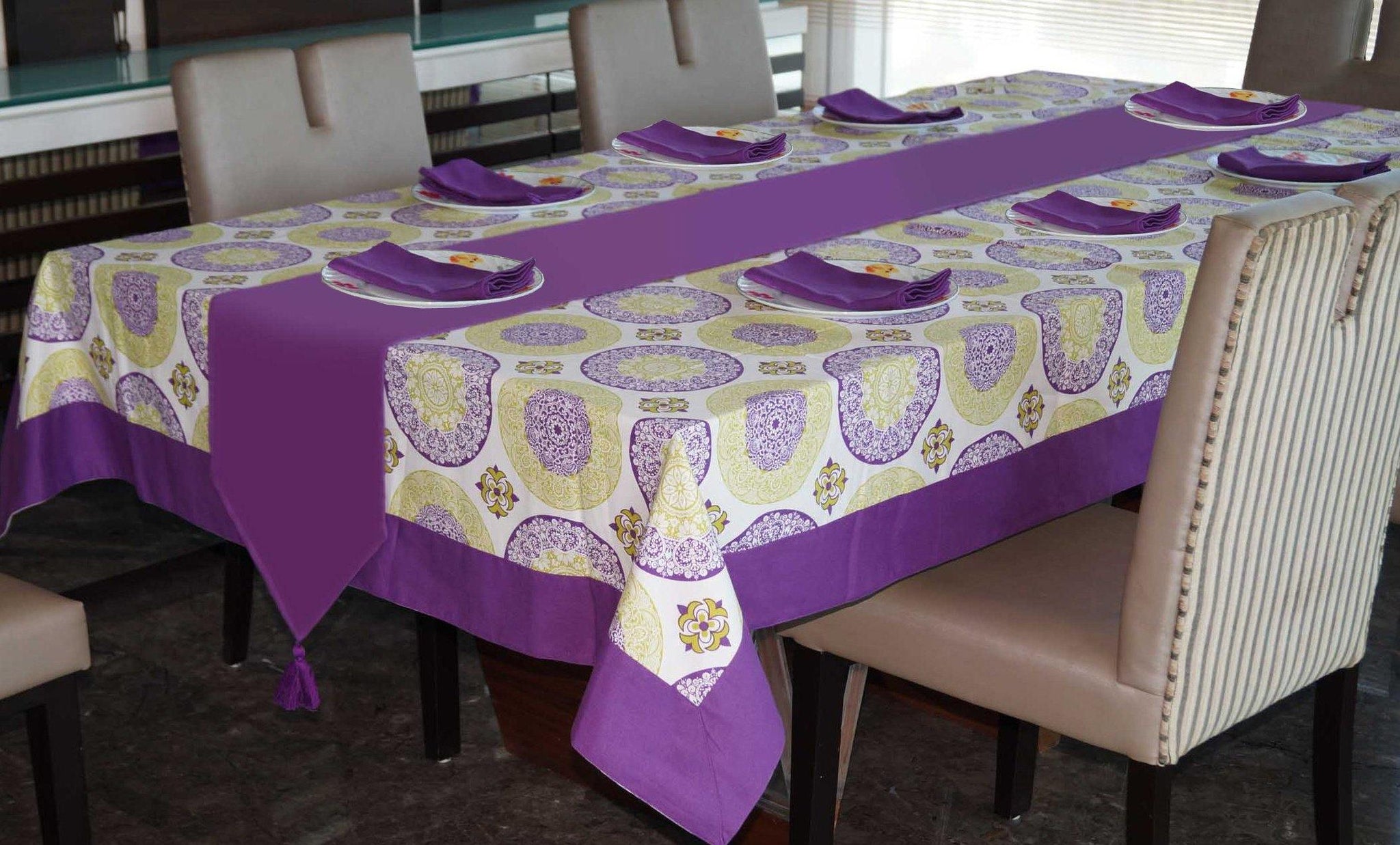 Lushomes Bold Printed 8 Seater Table Linen Set - Lushomes